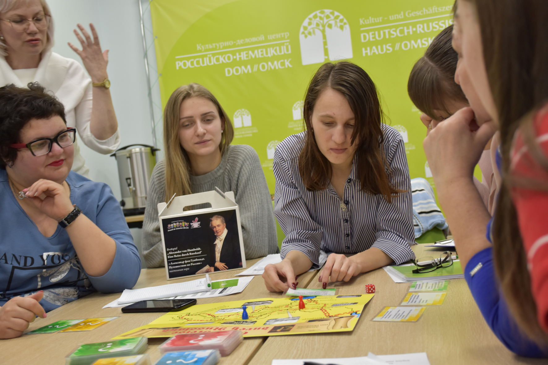 Svetlana Gauss links aussen Brettspiel Humboldt Foto Deutsch Russisches Haus
